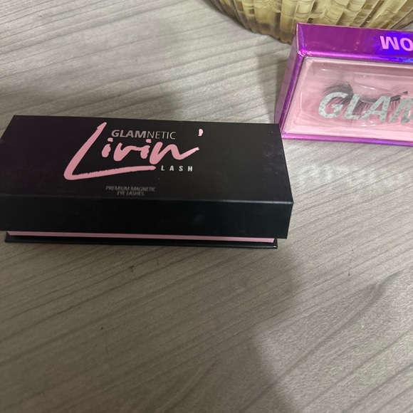 Pink Eyelash Set - Picture 3 of 3